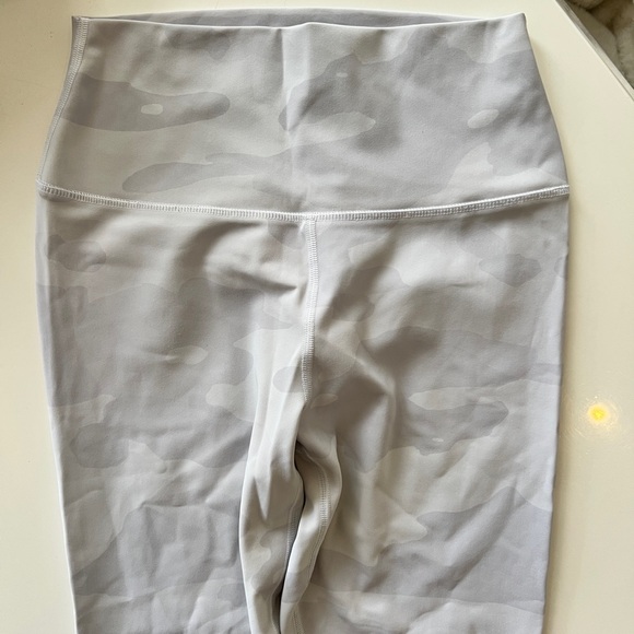 Alo / lululemon / Vuori Clothes Haul - Picture 9 of 16